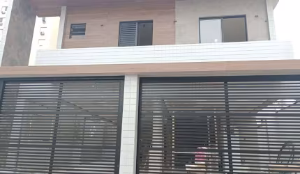 Casa Alta de Condomínio no Bairro Guilhermina em Praia Grande