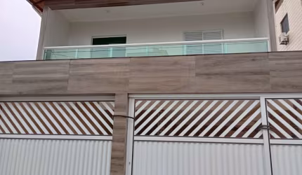 Sobrado em Condomínio fechado de 2 Dormitórios Próximo ao Mar no Jardim Guilhermina, Praia Grande