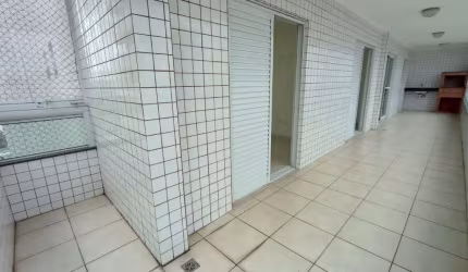 Ótimo apartamento de 02 dormitórios e 01 suíte, localizado no bairro Guilhermina em Praia Grande.