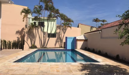 Sobrado 04 dormitórios com piscina e churrasqueira terreno 22X54 metros. próximo a praia.