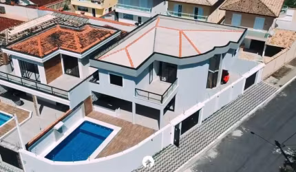 Lindo Sobrado Novo Isolada de Alto Padrão em Praia Grande no Balneário Flórida contendo 3 dormitórios suite, Piscina, Área Gourmet, Perto da PRAIA!!!