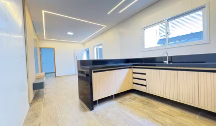 Maravilhosa Casa a 200 metros da Praia com 2 dormitórios com suíte, espaço grill e 2 vagas de garagem no Bairro da  Ocian