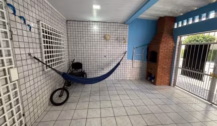 Casa à venda em Praia Grande-SP, bairro Caiçara: 2 dormitório, 1 suíte, 1 sala, 1 banheiro, 2 vagas de garagem!