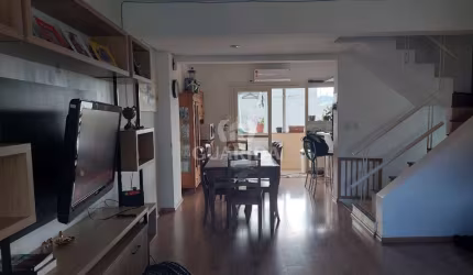 Casa com 3 quartos à venda na Rua Victor Silva, 38, Camaquã, Porto Alegre por R$ 650.000