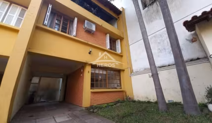 Casa em condomínio fechado com 3 quartos à venda na Rua General Gomes Carneiro, 80, Medianeira, Porto Alegre por R$ 580.000