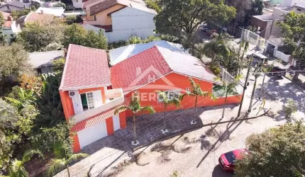 Casa com 3 quartos à venda na Rua Alfredo Varela, 305, Teresópolis, Porto Alegre por R$ 750.000