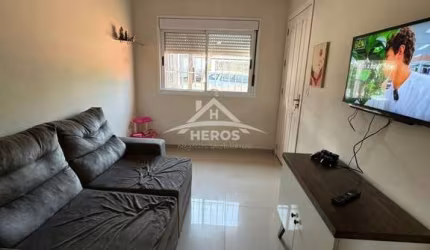 Casa com 2 quartos à venda na Rua Padre Henrique Pauquet, 141, Hípica, Porto Alegre por R$ 340.000