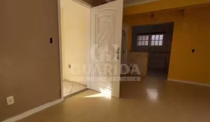 Casa em condomínio fechado com 2 quartos à venda na Avenida da Serraria, 1844, Espírito Santo, Porto Alegre por R$ 240.000