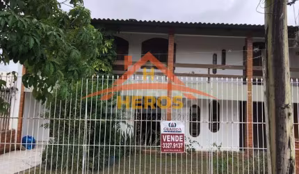 Casa em condomínio fechado com 3 quartos à venda na Rua Mathilde Zatar, 128, Nonoai, Porto Alegre por R$ 690.000