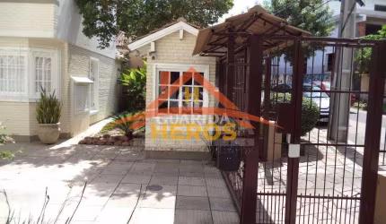 Casa em condomínio fechado com 3 quartos à venda na Travessa Alfredo Magalhães, 51, Ipanema, Porto Alegre por R$ 440.000
