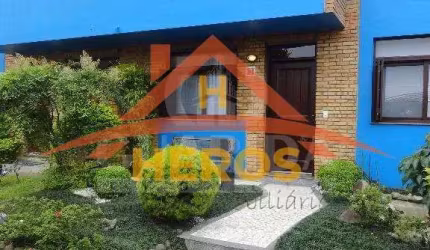 Casa em condomínio fechado com 3 quartos à venda na Avenida Vicente Monteggia, 2212, Cavalhada, Porto Alegre por R$ 700.000