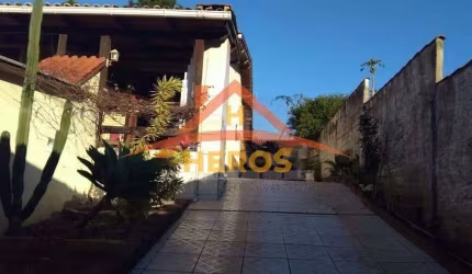 Casa com 4 quartos à venda na Rua Stringhini, 1060, Restinga, Porto Alegre por R$ 300.000