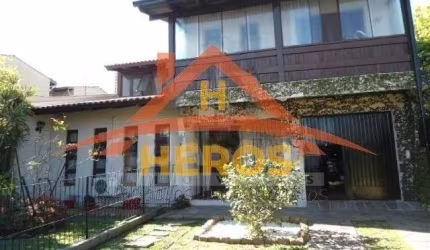 Casa com 3 quartos à venda na Avenida Guarujá, 140, Guarujá, Porto Alegre por R$ 750.000