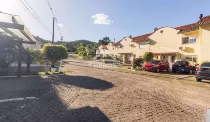 Casa em condomínio fechado com 2 quartos à venda na Avenida Edgar Pires de Castro, 350, Hípica, Porto Alegre por R$ 300.000