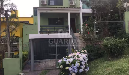 Casa com 3 quartos à venda na Rua Nossa Senhora da Saúde, 138, Teresópolis, Porto Alegre por R$ 599.000