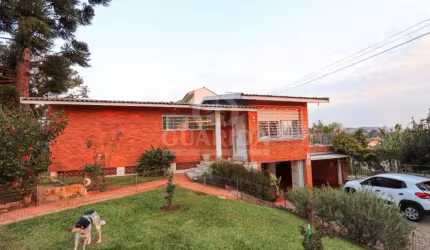 Casa com 3 quartos à venda na Rua Esteio, 219, Cavalhada, Porto Alegre por R$ 680.000