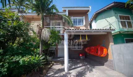 Casa com 3 quartos à venda na Rua Doutora Noemi Valle Rocha, 190, Serraria, Porto Alegre por R$ 450.000