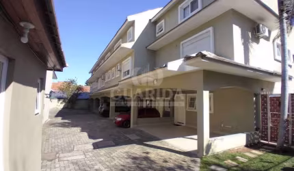 Casa em condomínio fechado com 4 quartos à venda na Rua Caeté, 65, Vila Assunção, Porto Alegre por R$ 1.645.000
