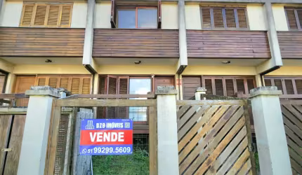 SOBRADO A UMA QUADRA DO MAR
