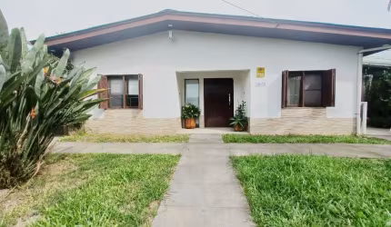 BELA CASA A VENDA EM CAPÃO NOVO!