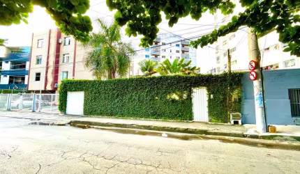 Casa com Três Quartos para Venda na Pituba.