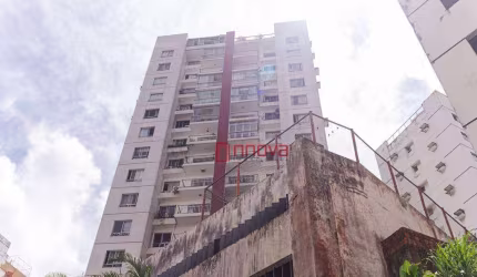 Apartamento Três Quartos para Venda no Candeal
