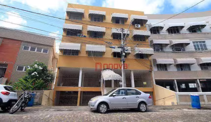 Aluga apartamento com 2 quartos, armários, andar alto, frente para rua, 69 m² por R$ 1.700/mês - Barbalho - Salvador/BA