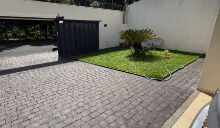 Vende-se excelente casa no Roosevelt