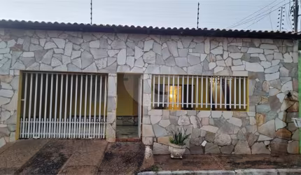 Casa térrea com 2 quartos à venda em Jardim Imperial - MT
