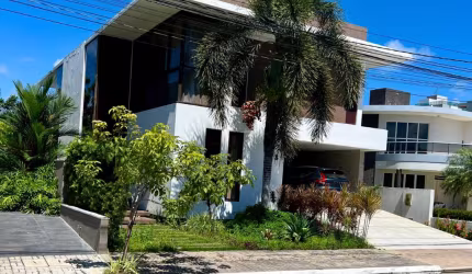 Casa em Condomínio fechado - 5 quartos - 332m²