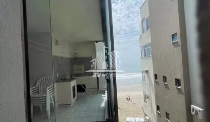 Apartamento com 3 dormitÓrios, pÉ na areia, Meia Praia, Itapema - SC