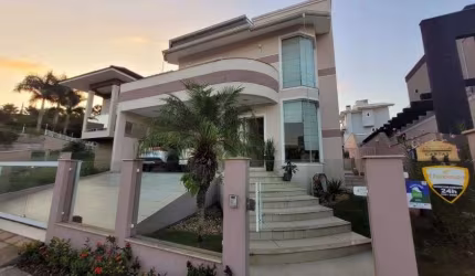 Vendo Casa dois pisos, 4 quartos, 261m², mobiliada, Pedra Branca - Palhoça - SC