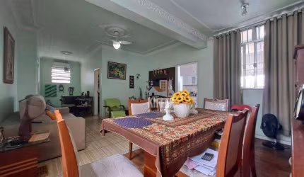 Casa reformada - 3 quartos - Fonseca