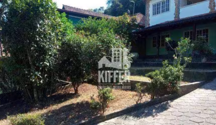 Casa com Varanda, 4 Quartos, 5 vagas e churrasqueira à venda, 352 m² por R$ 500.000 - Caramujo - Niterói/RJ