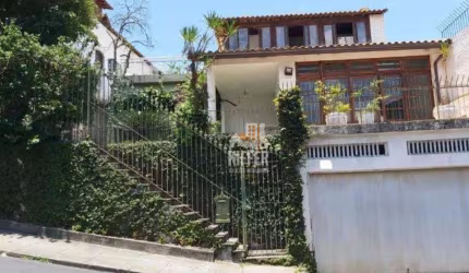 Casa 5 dormitórios em Icarai.