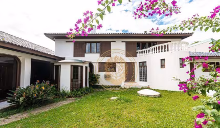Casa ampla com 6 dormitórios no Centro Cívico