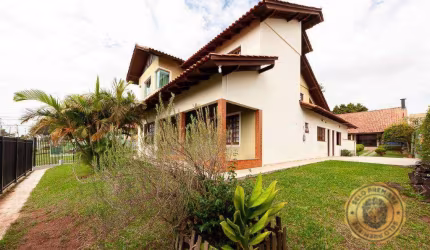 Casa ampla com 4 dormitórios no Atuba
