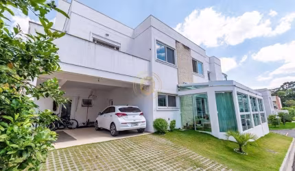 Casa com 4 quartos em condomínio fechado em São José dos Pinhais