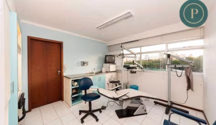 Sala comercial com possibilidade de reversão para stúdio à venda no Centro. Experimente o atendimento Boutique!