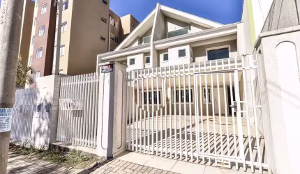 Sobrado com 5 quartos no Água Verde
