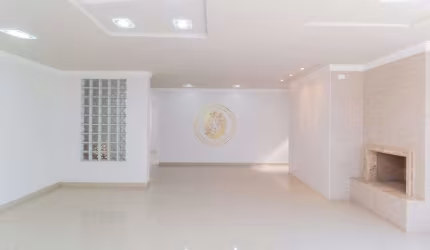 Casa com 4 suítes em condomínio fechado no Butiatuvinha