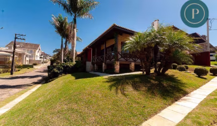 Casa ampla com 3 dormitórios em Santa Felicidade
