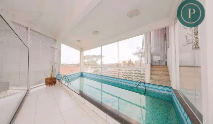 Casa ampla com 6 dormitórios no Campo Comprido