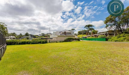 Terreno plano em condomínio cercado pela natureza no Orleans