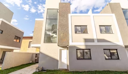 Sobrado com 3 quartos e terraço no Uberaba