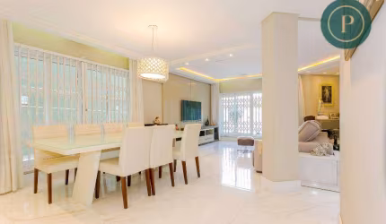 Casa com 4 dormitórios - 360 m² - Novo Mundo - Experimente o Atendimento Boutique!