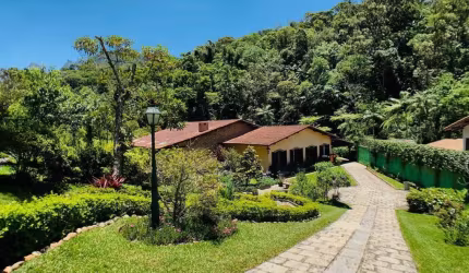 Magnífica casa próximo a CBF