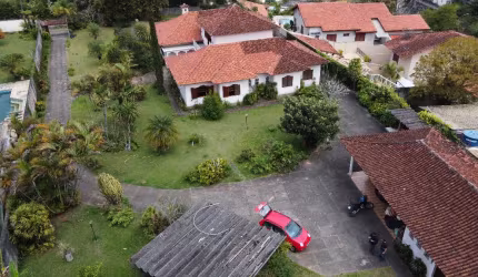 MANSÃO ESCONDIDA