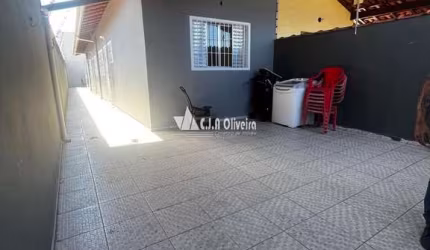Casa apenas 600 metros do mar na cidade de Mongaguá 
