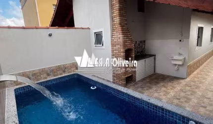 Casa lado praia no centro de Mongaguá, apenas 100 metros do mar 